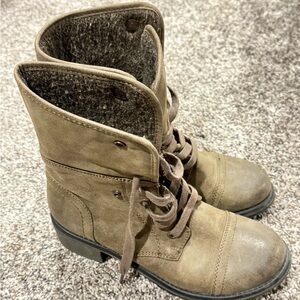 Roxy Bartlett Combat Boot. Size 8